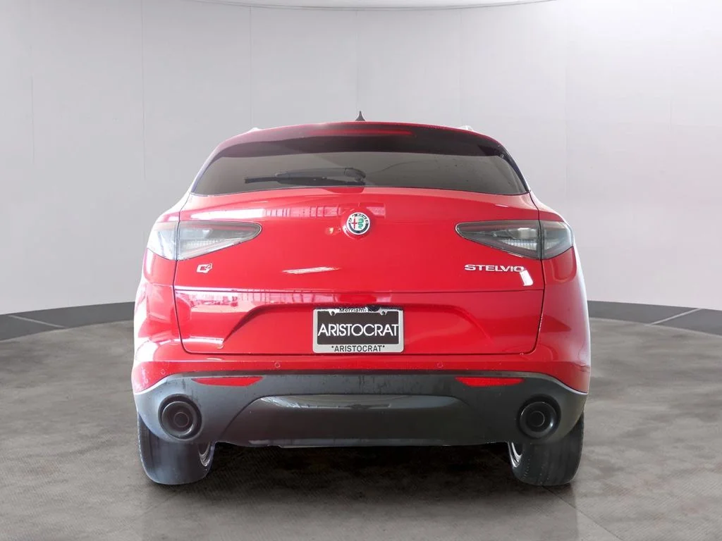 New 2025 Alfa Rosso (Red) Exterior Paint Alfa Romeo Base image 6