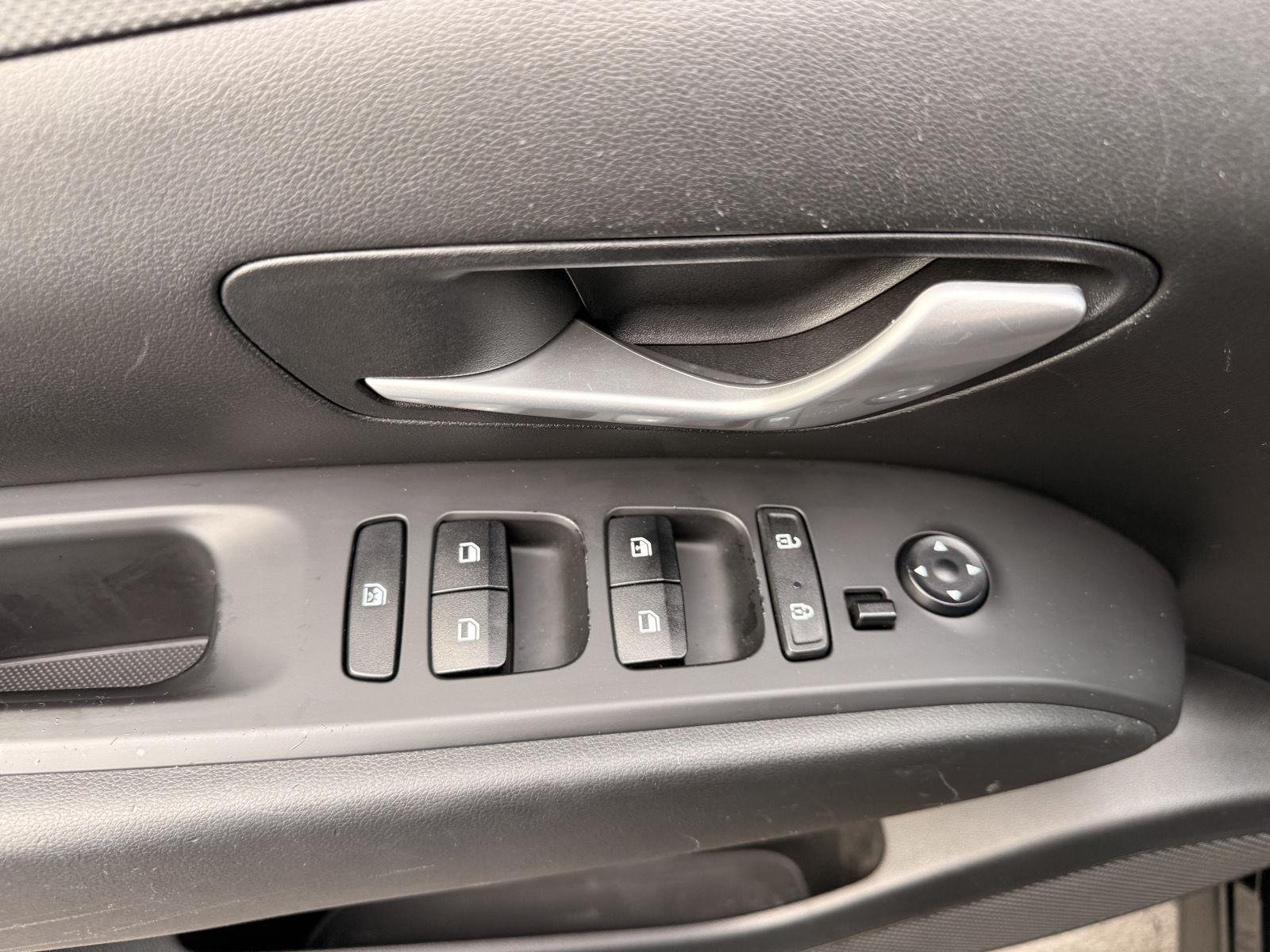 2022 Hyundai Tucson SE - Photo 13
