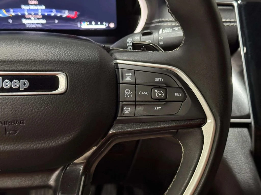 Used 2023 Black Jeep Altitude image 16