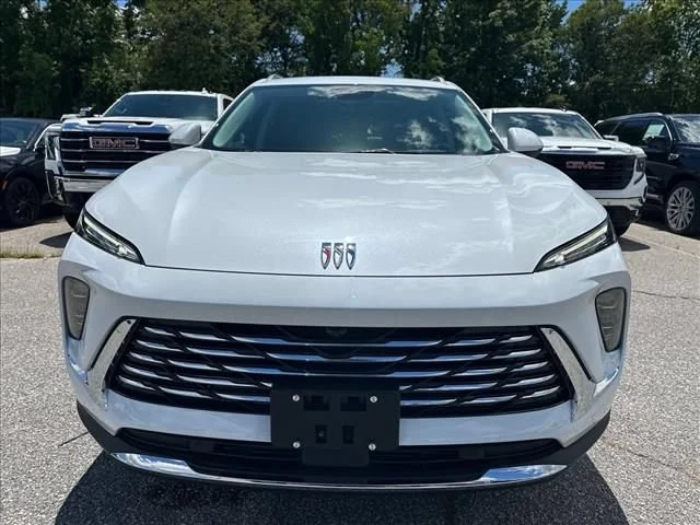 New 2026 Iridescent White Tricoat Buick Preferred image 4