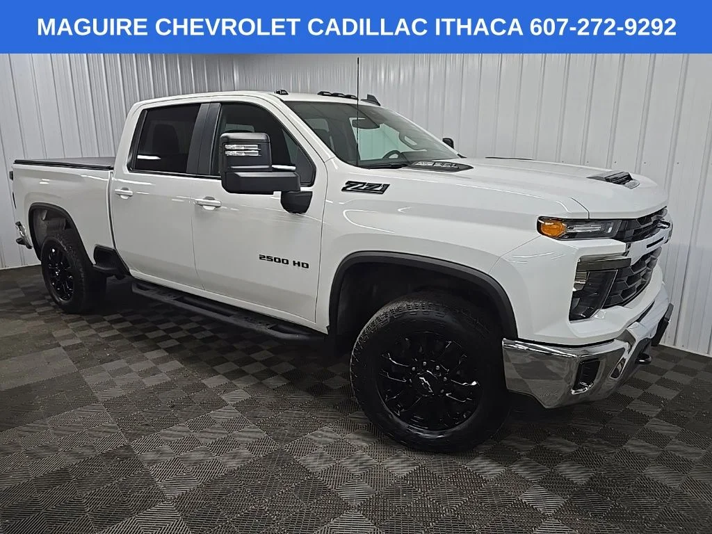 Used 2025 White Chevrolet LT image 7