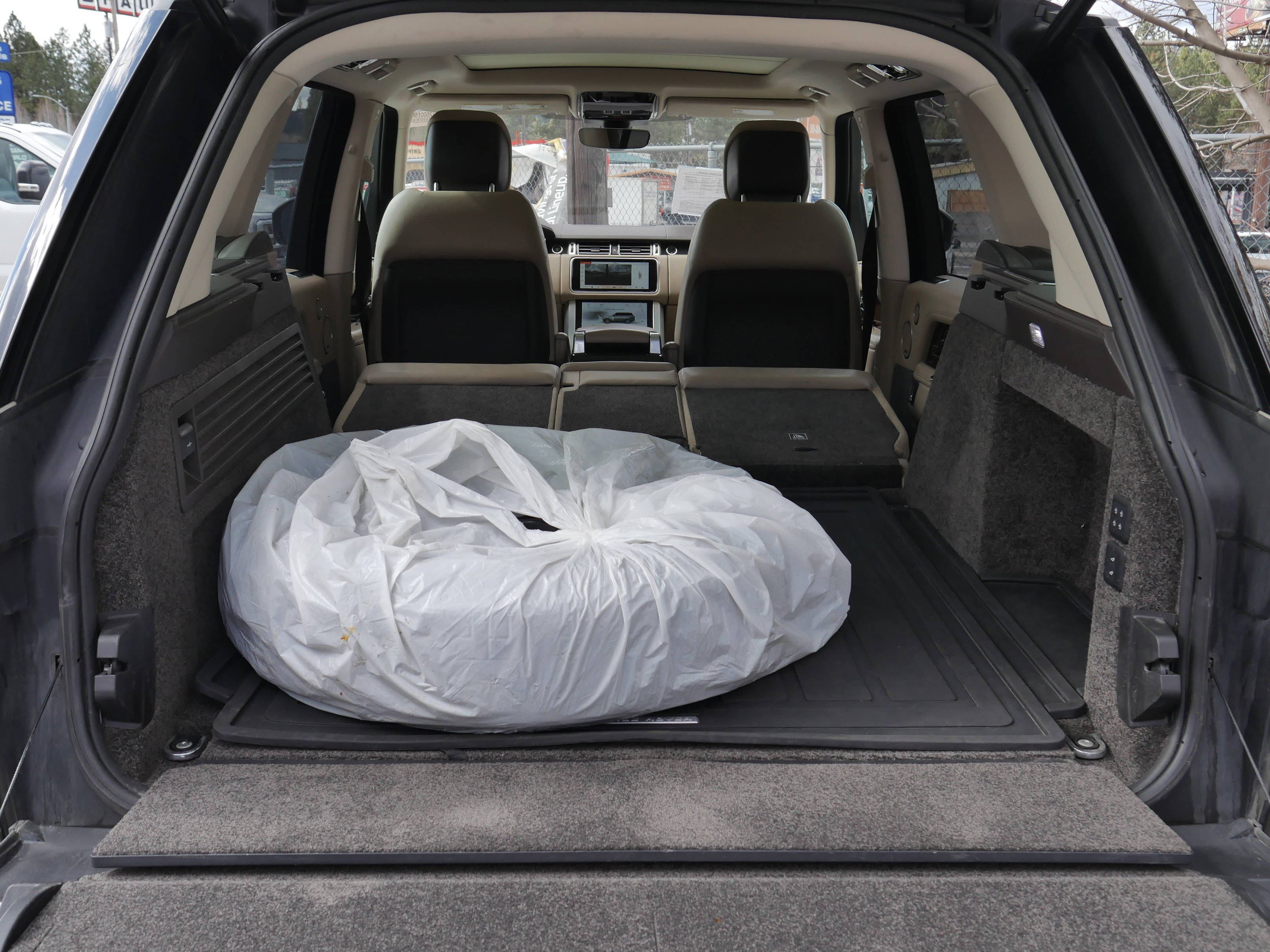 Used 2019 Fuji White Land Rover  image 29