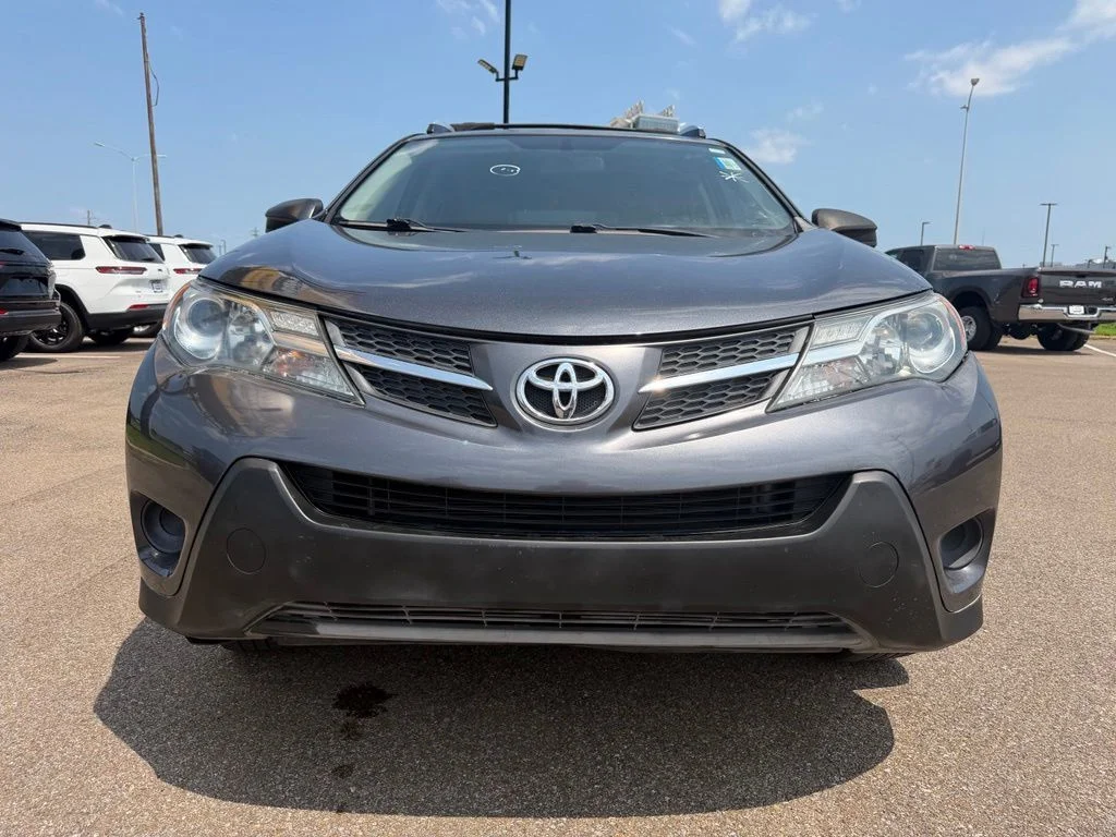Used 2015 Gray Toyota LE image 9