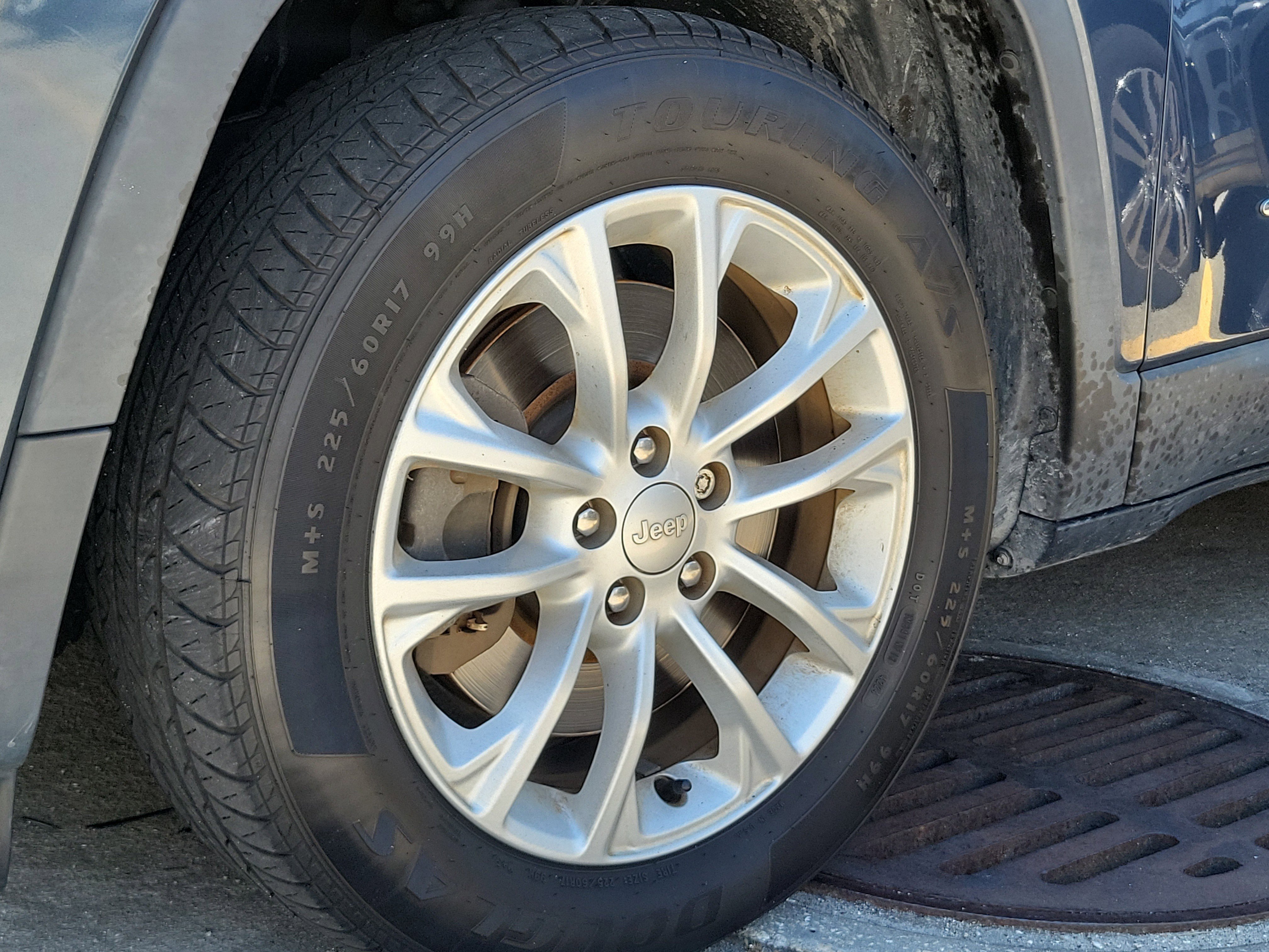 Used 2020 Slate Blue Pearlcoat Jeep Latitude image 4