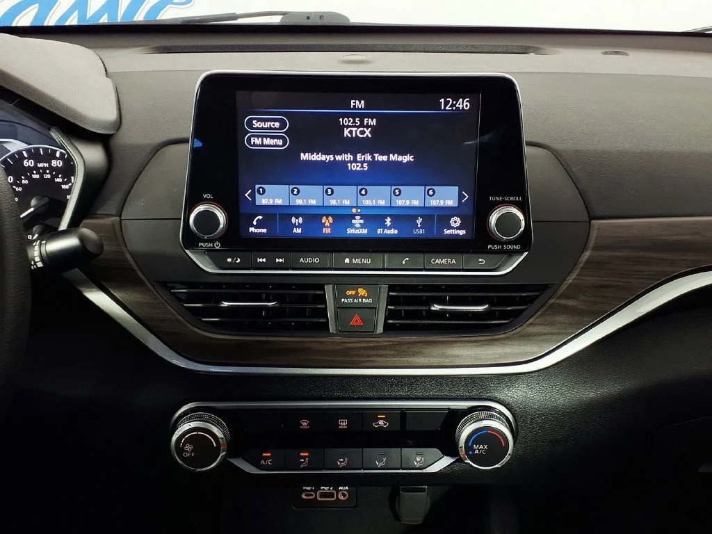 Used 2024 Super Black Nissan 2.5 SV image 22