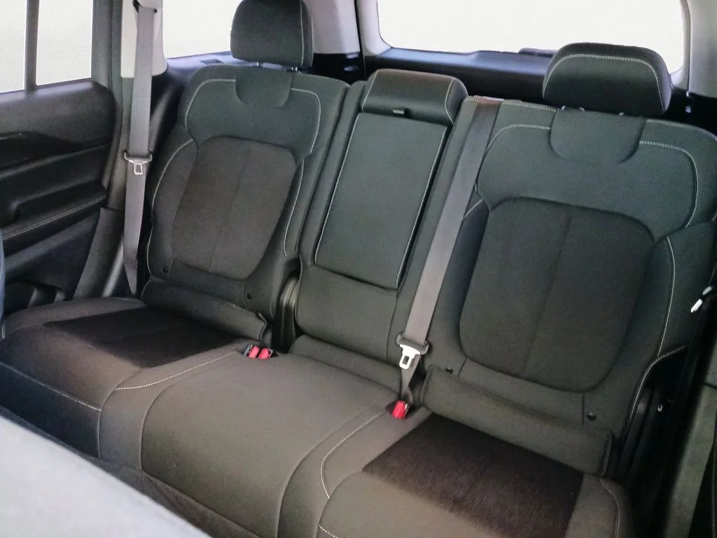 Used 2023 White Jeep Laredo image 9