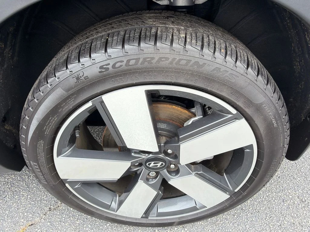 Used 2025 Black Hyundai Limited image 20