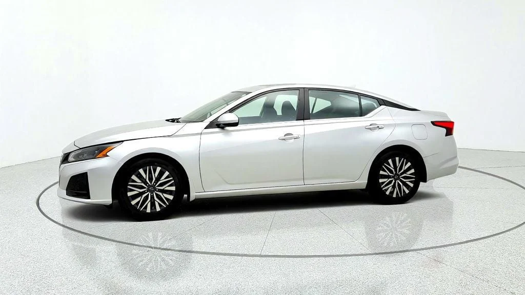 Used 2023 Brilliant Silver Metallic Nissan 2.5 SV Sedan image 8