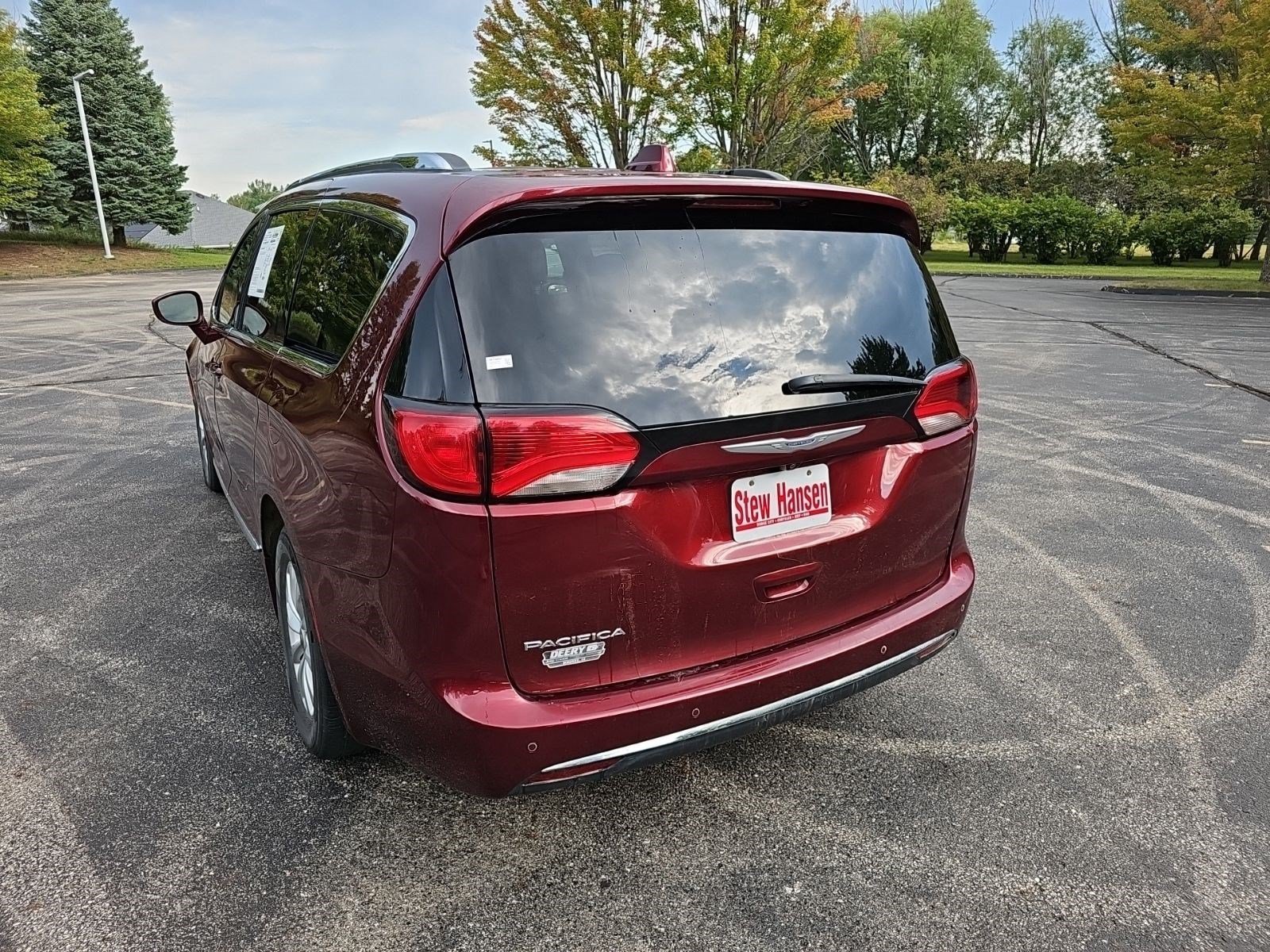 Used 2019 Velvet Red Pearlcoat Chrysler Touring L image 3