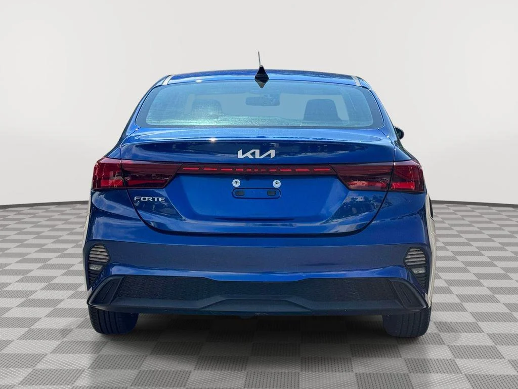Used 2022 Deep Sea Blue Kia LXS image 5