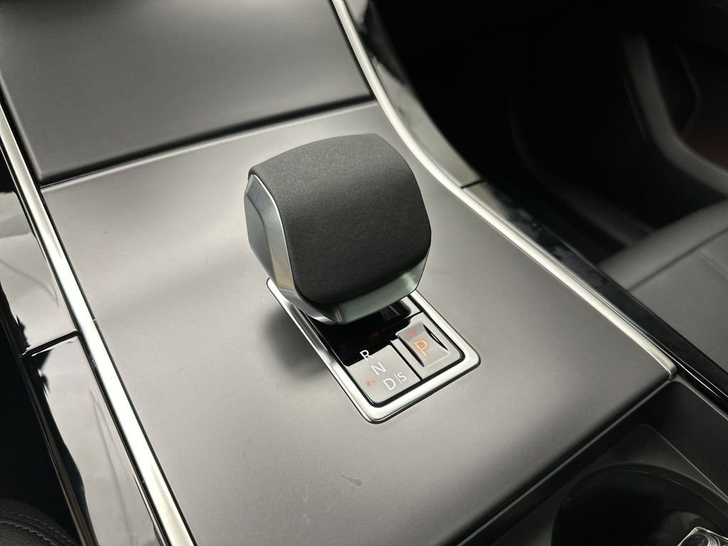 Used 2024 Santorini Black Metallic Land Rover Dynamic SE image 17