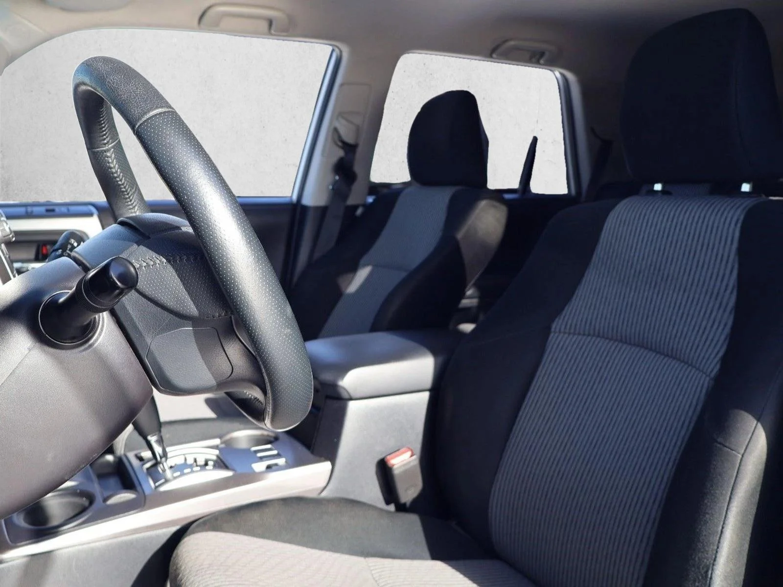 Used 2018 Super White Toyota SR5 image 5
