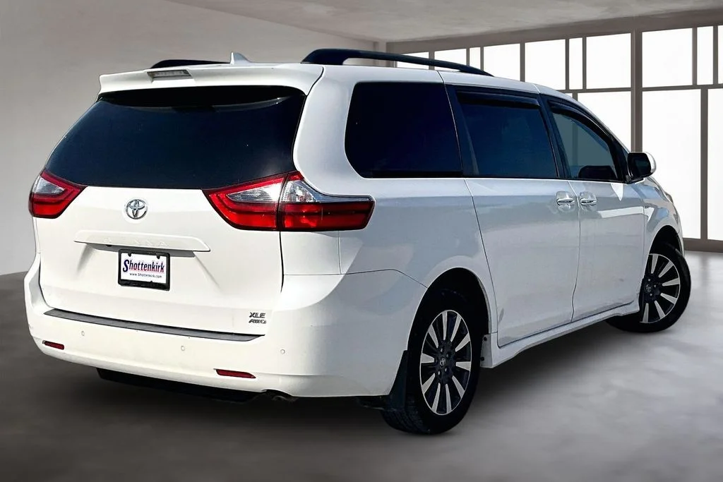 Used 2020 White Toyota XLE Premium image 6