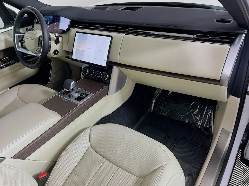 Used 2023 Fuji White Land Rover SE image 32