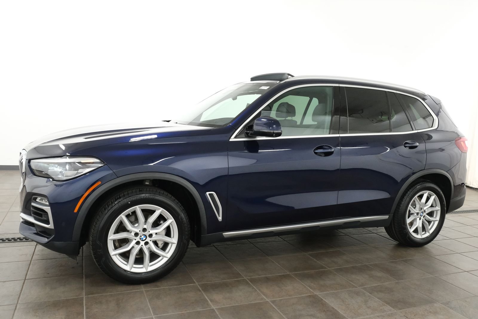 Used 2020 Tanzanite Blue II Metallic BMW xDrive40i image 2
