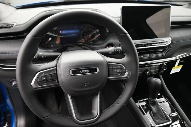 New 2026 Hydro Blue Pearlcoat Jeep Latitude image 28