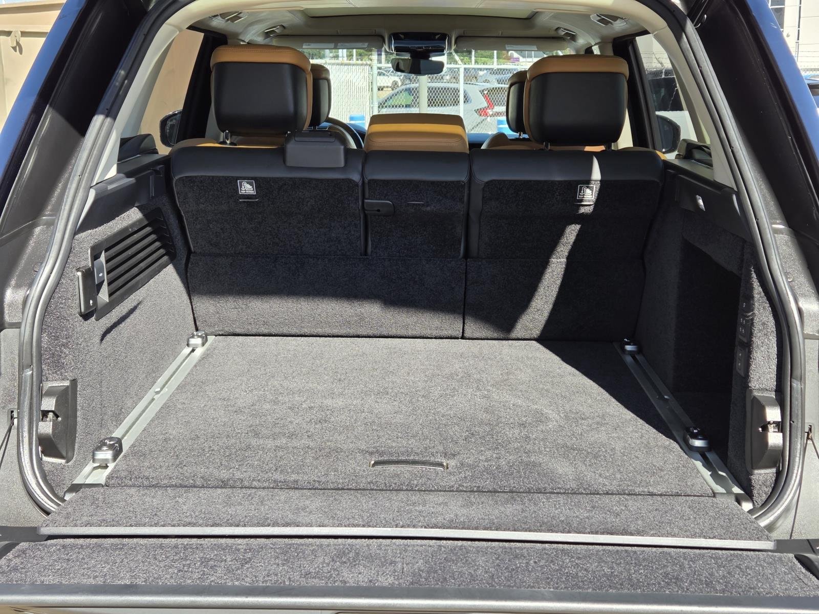 Used 2019 Silicon Silver Premium Metallic Land Rover Autobiography image 10