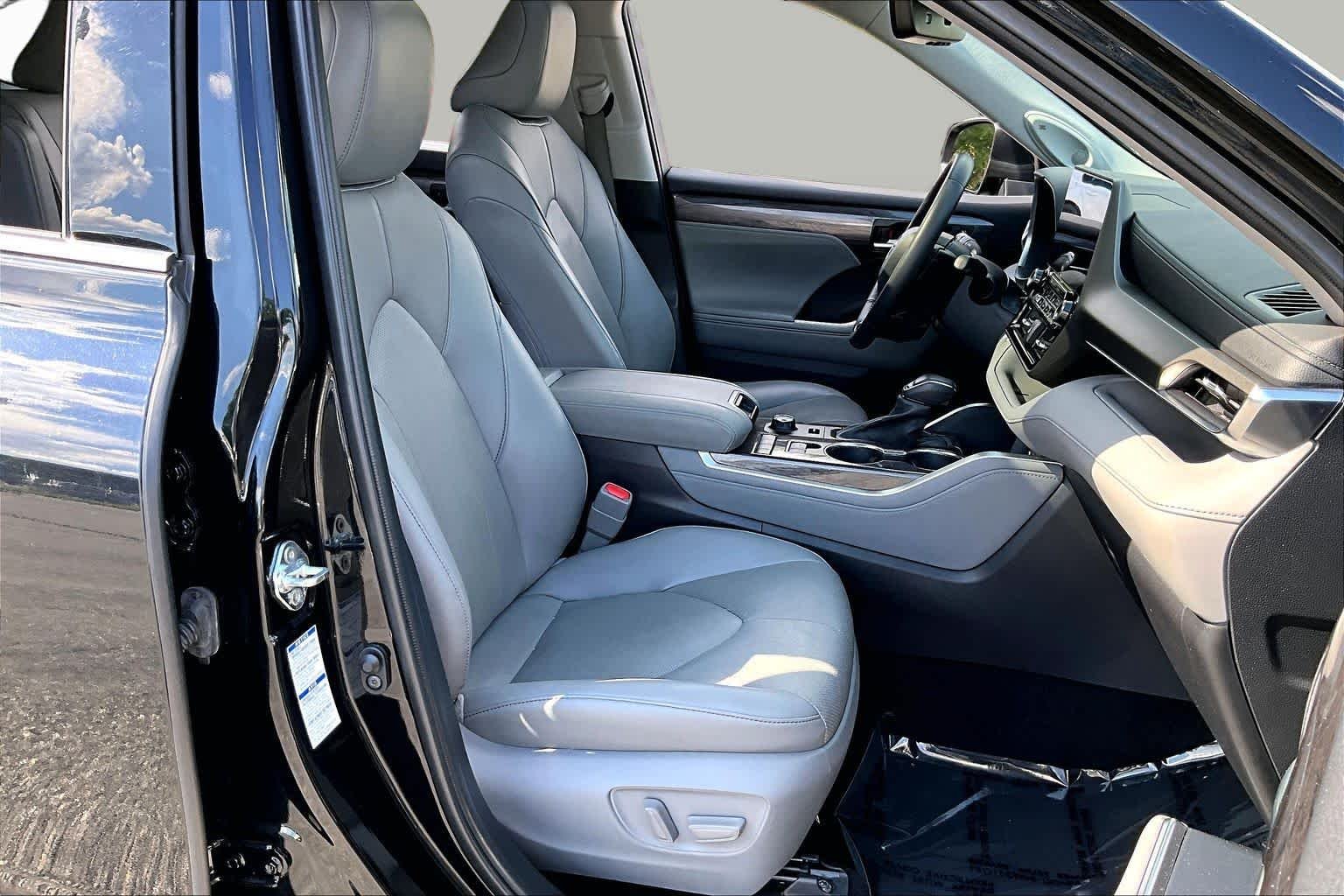 Used 2022 Midnight Black Metallic Toyota Limited image 8