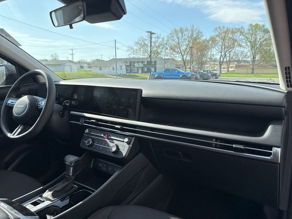 Certified Used 2025 Green Hyundai SE image 30