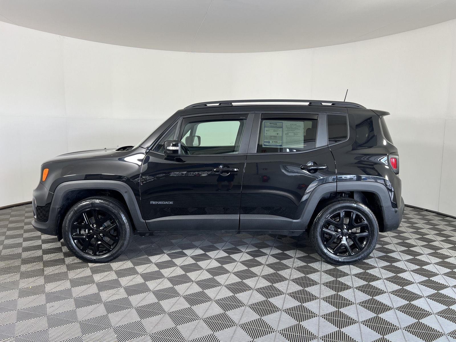Used 2022 Black Clearcoat Jeep Altitude image 6