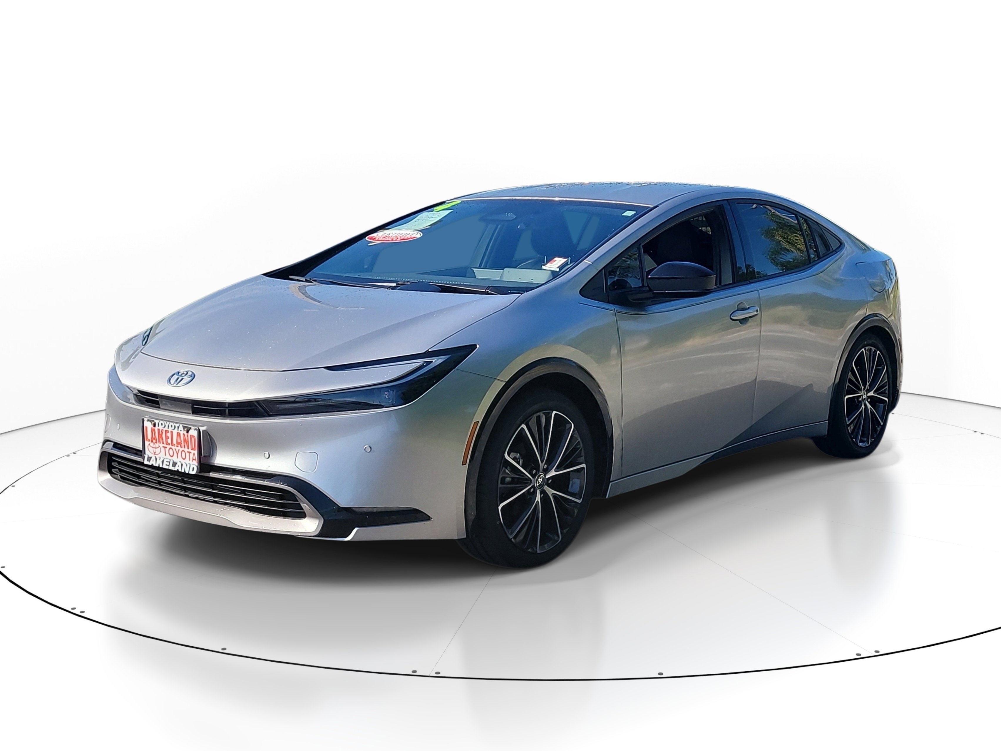 Used 2024 Cutting Edge Toyota XLE image 3