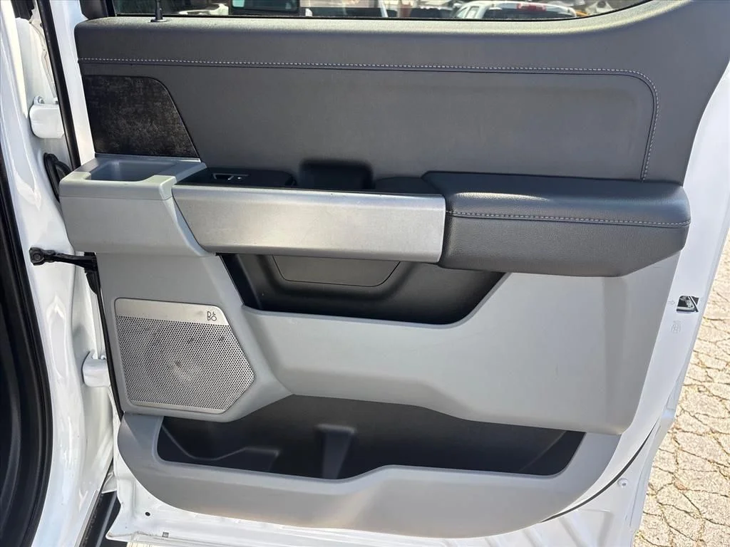 Used 2023 Oxford White Ford XLT image 16