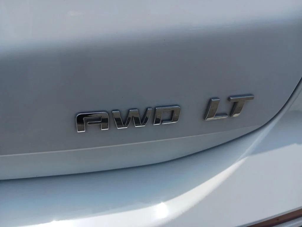 Used 2024 Summit White Chevrolet LT image 29
