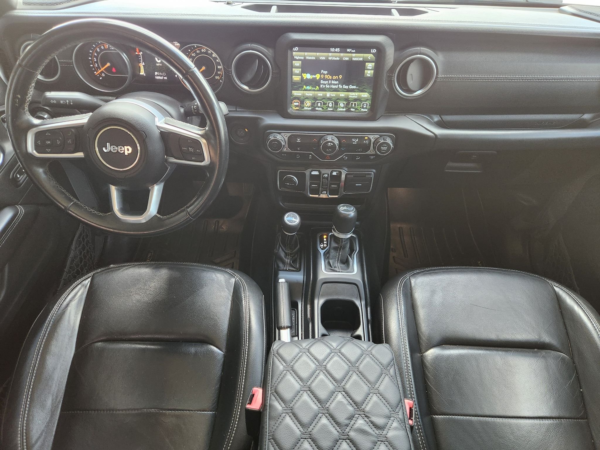 Used 2018 Billet Silver Metallic Clearcoat Jeep Sahara image 27