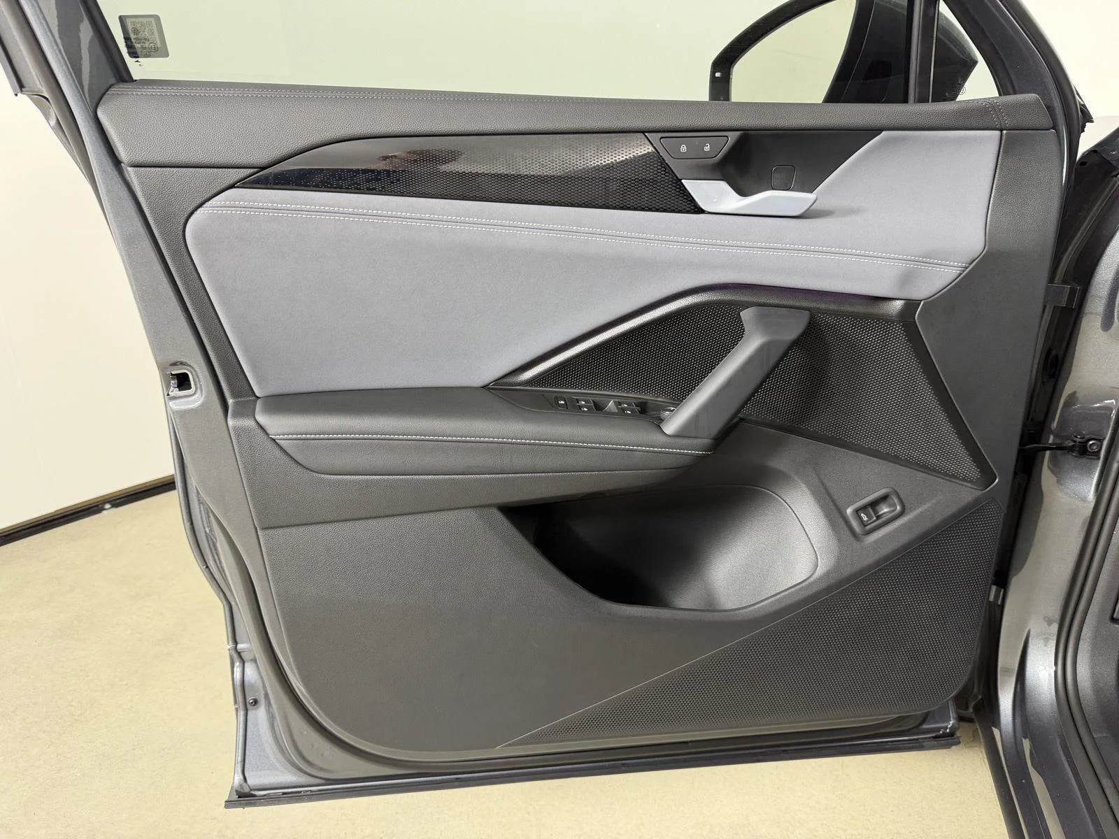 New 2026 Platinum Gray Metallic Volkswagen SE image 10
