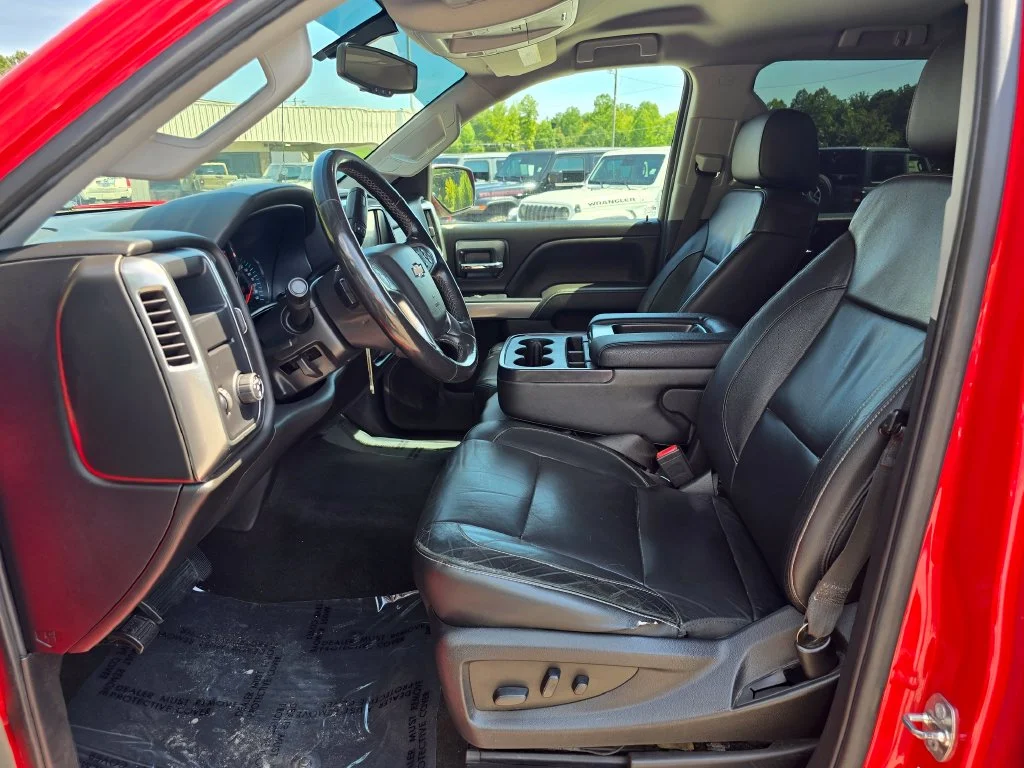 Used 2018 Red Chevrolet LT image 4
