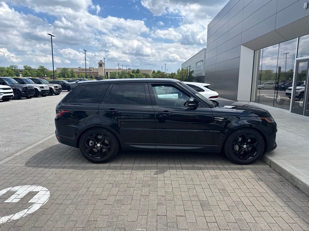 Used 2021 Santorini Black Metallic Land Rover SE image 4