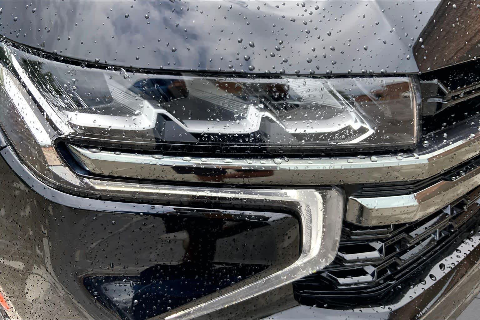 Used 2022 Black Chevrolet Z71 image 28