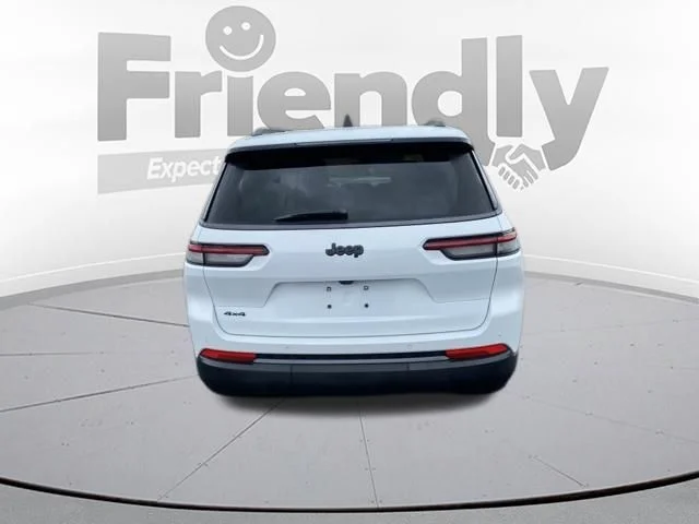 New 2026 Bright White Clear-Coat Exterior Paint Jeep Altitude image 4