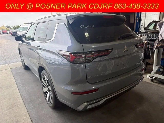Used 2025  Mitsubishi SEL image 10