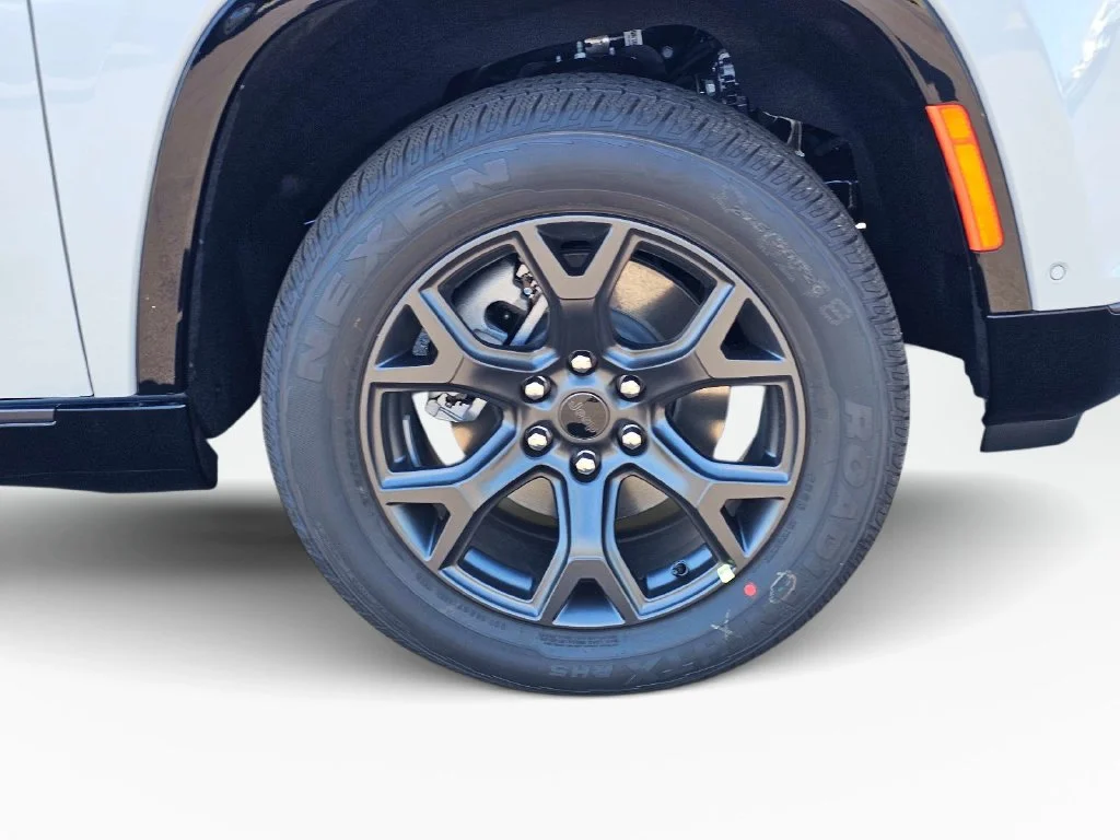New 2026 Ghost Exterior Paint Jeep Limited Altitude image 6