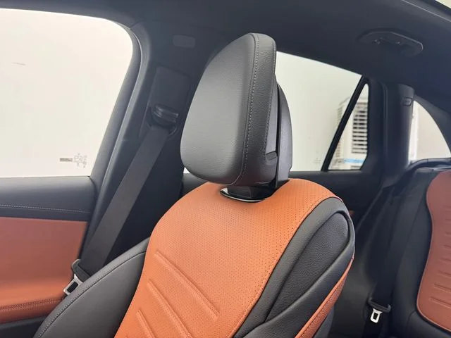 New 2027 White Mercedes-Benz GLC 300 image 35