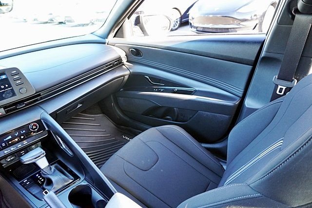 Used 2025 Gray Hyundai SEL Sport image 18