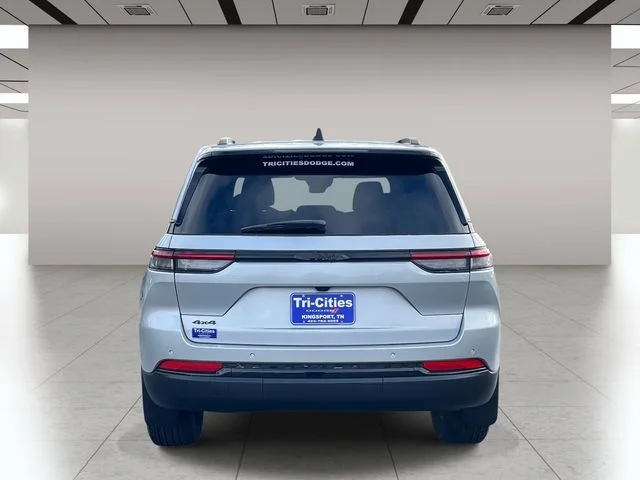 New 2025 Silver Zynith Exterior Paint Jeep  image 4