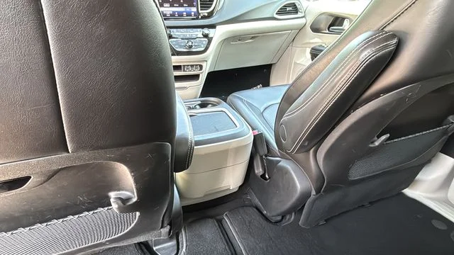 Used 2023 Gray Chrysler Touring L image 20