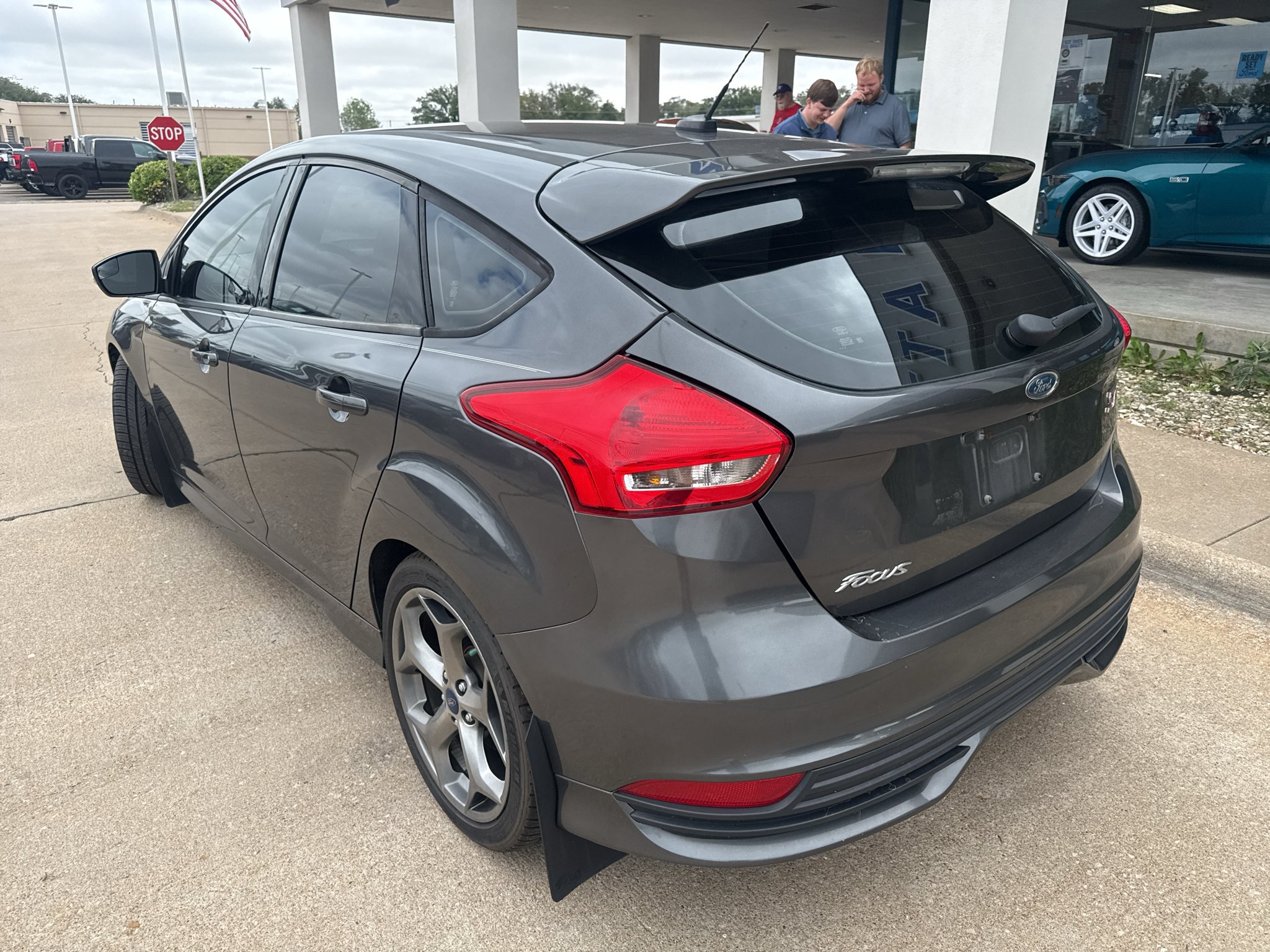 Used 2017 Magnetic Ford ST image 8