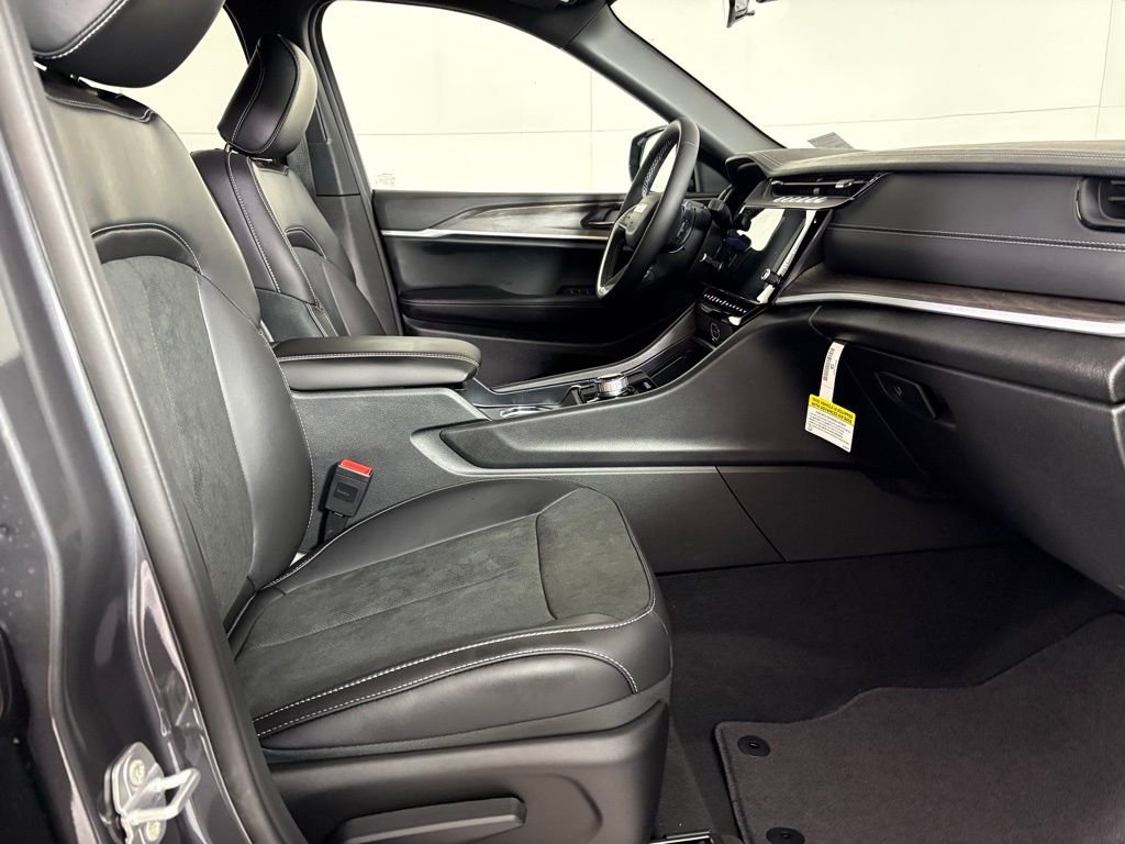 New 2026 Baltic Gray Metallic Clear-Coat Exterior Paint Jeep Altitude image 13