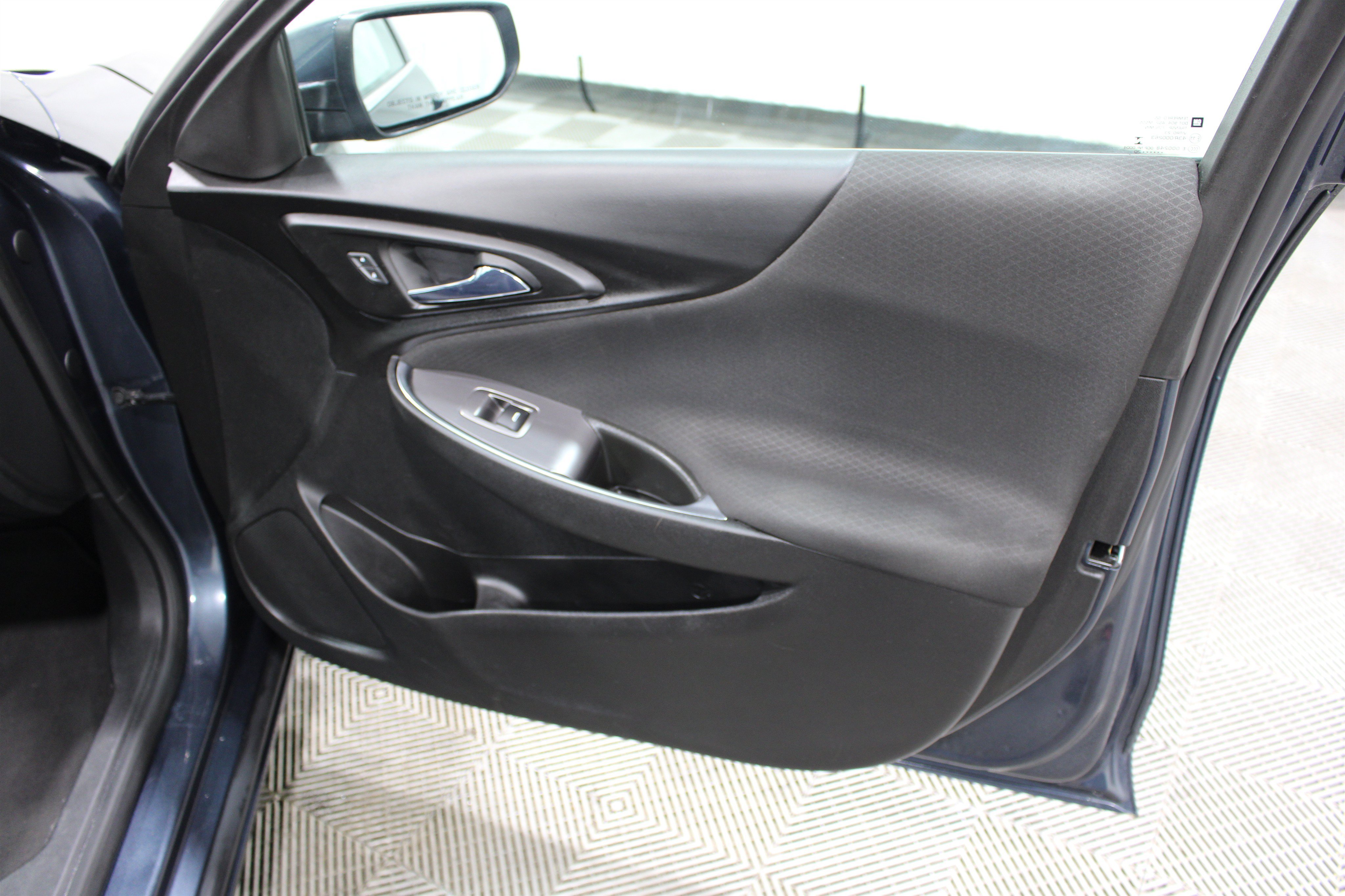 Used 2020 Shadow Gray Metallic Chevrolet LT image 28