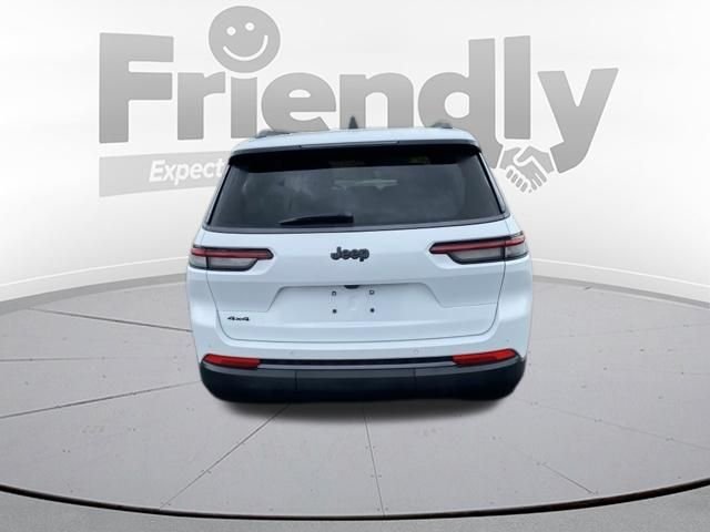 New 2026 Bright White Clear-Coat Exterior Paint Jeep Altitude image 4