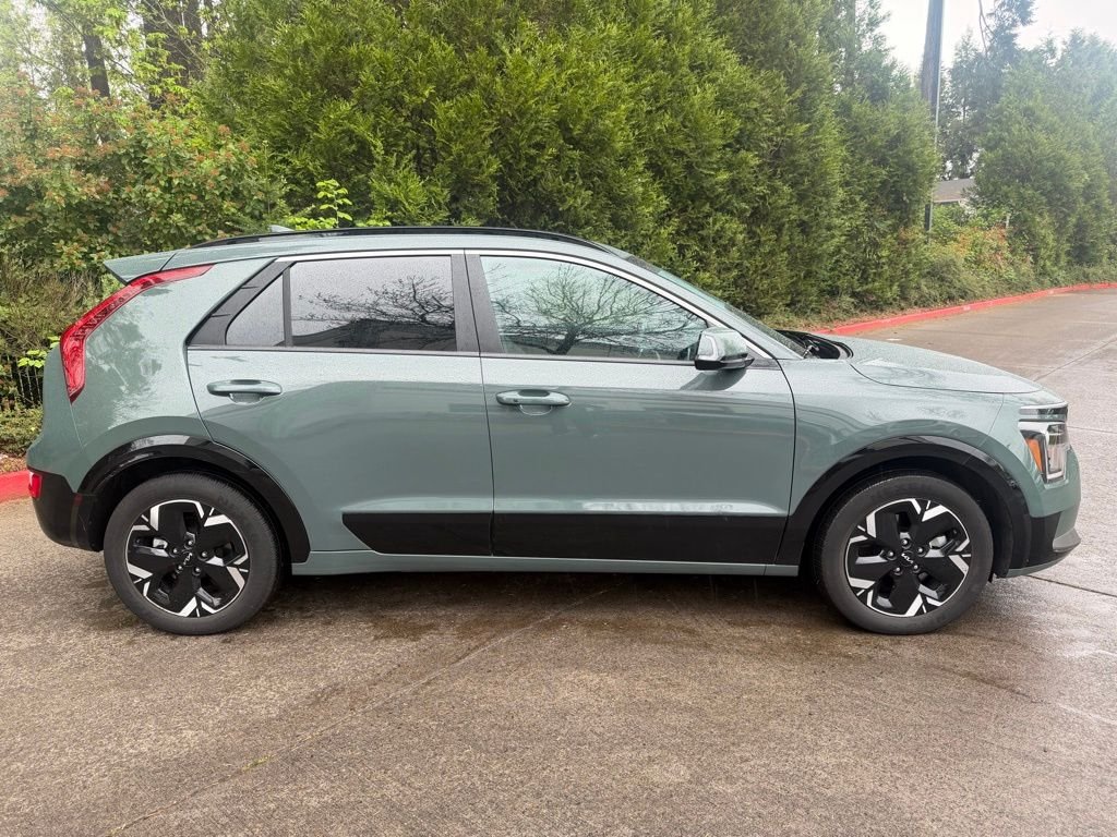 Used 2024 Kia Niro Wind with VIN KNDCR3L11R5101783 for sale in Gladstone, OR