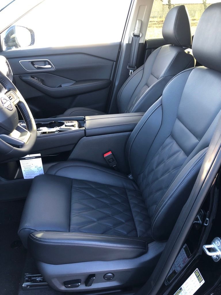New 2026 Super Black Nissan Platinum image 9