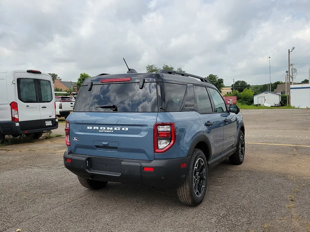 New 2026 Azure Gray Metallic Tri-Coat Ford Outer Banks® image 5