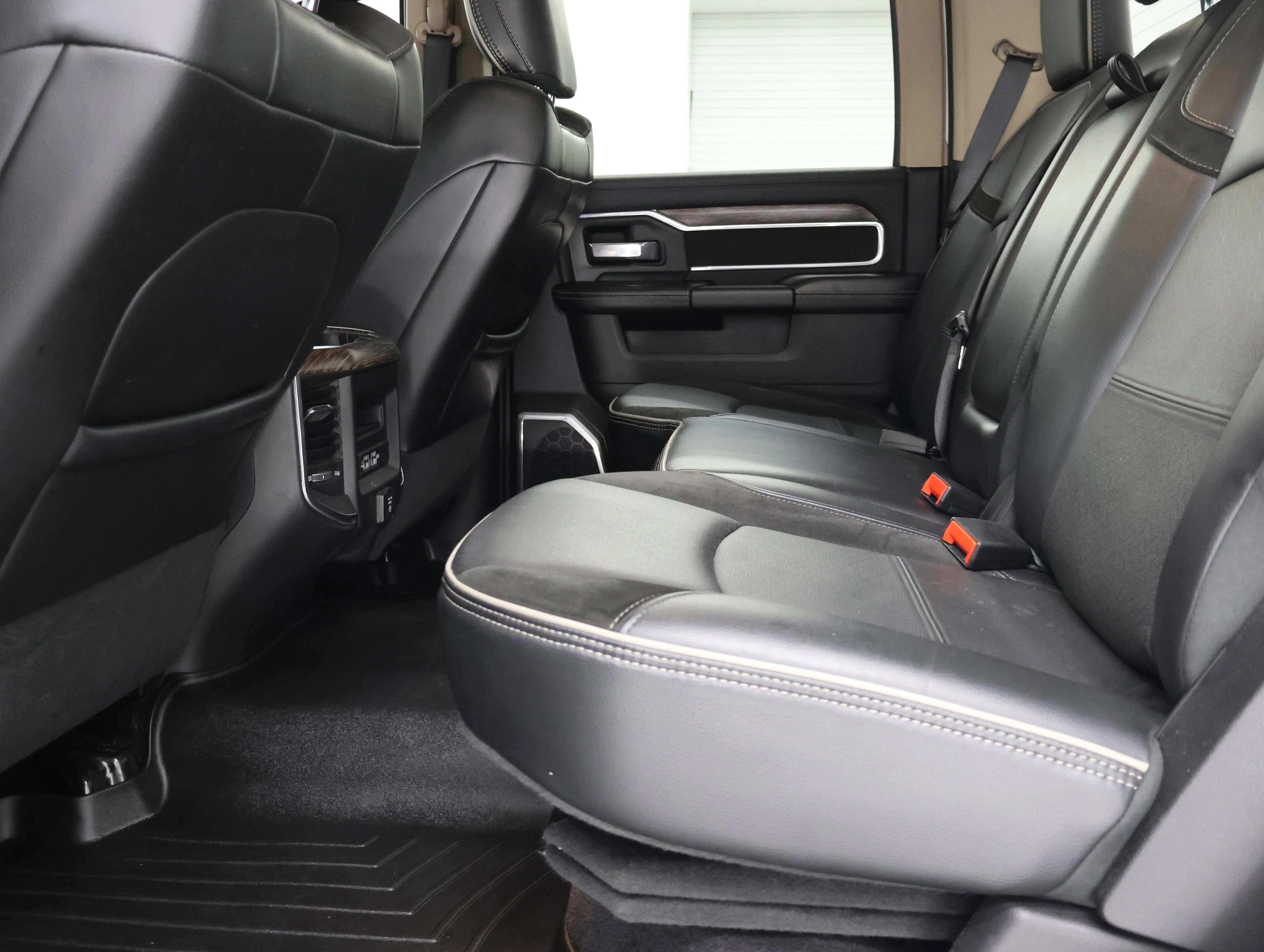 Used 2020 Bright White Clearcoat Ram Laramie image 35