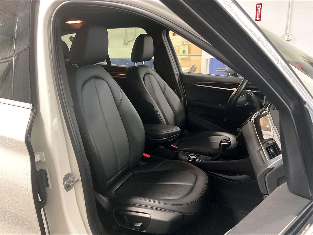 Used 2017 White BMW xDrive28i image 11