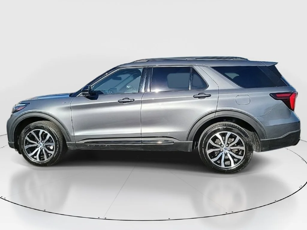 Used 2025 Gray Ford ST-Line image 9