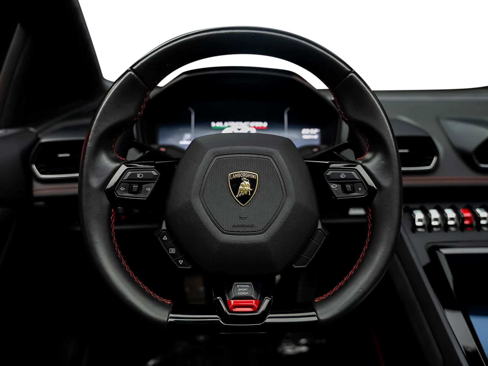 Used 2020 Red Lamborghini Base image 32